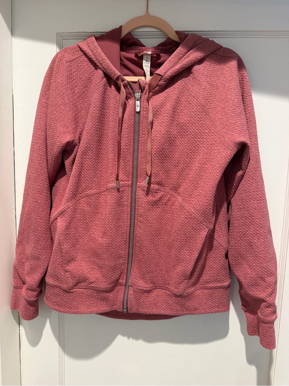 lululemon athletica Textured Zip-Up Hoodie in Dusty Rose. Size 10